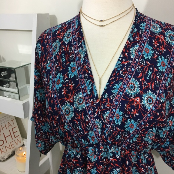 Renee C. Dresses & Skirts - Stitch Fix renee c. paisley print v-neck dress
